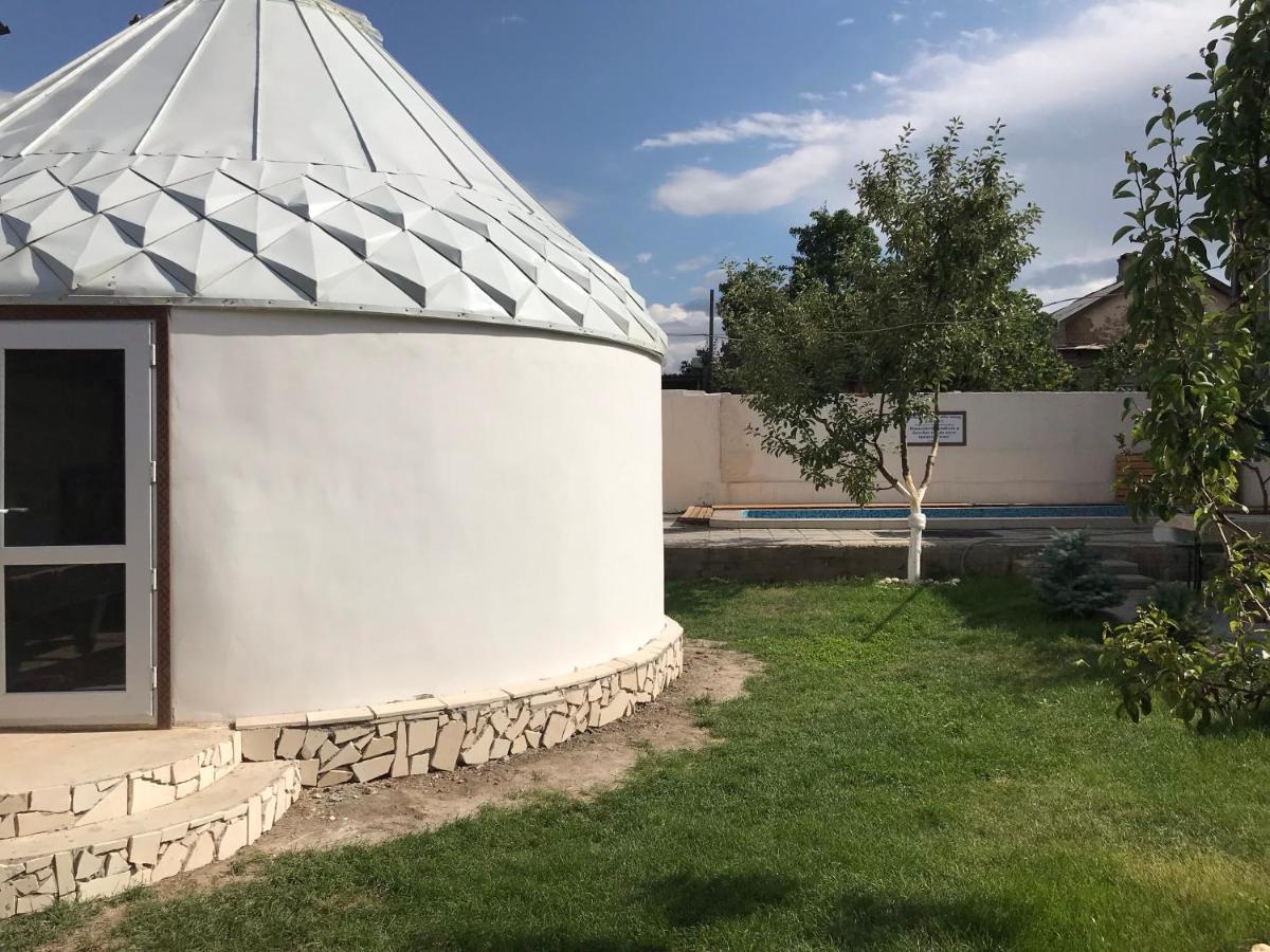 Tunduk Hostel Bishkek Exterior photo
